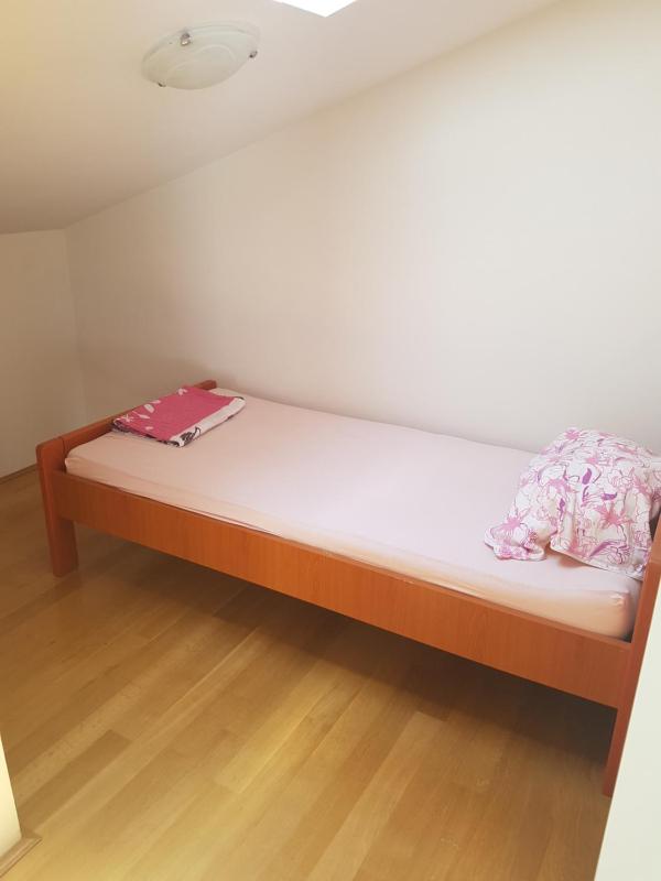 Peachy House - image 9