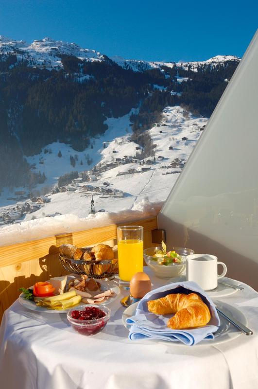 One-Bedroom Chalet with Balcony image 2