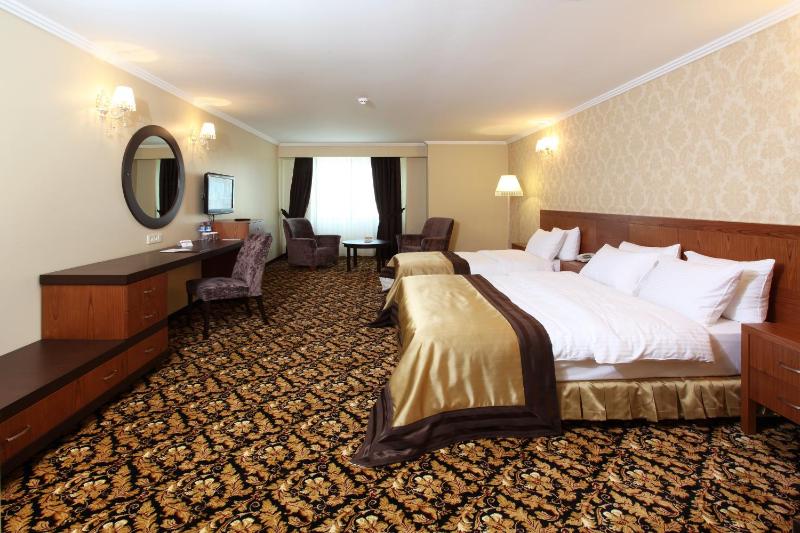 Deluxe Double Room image 2