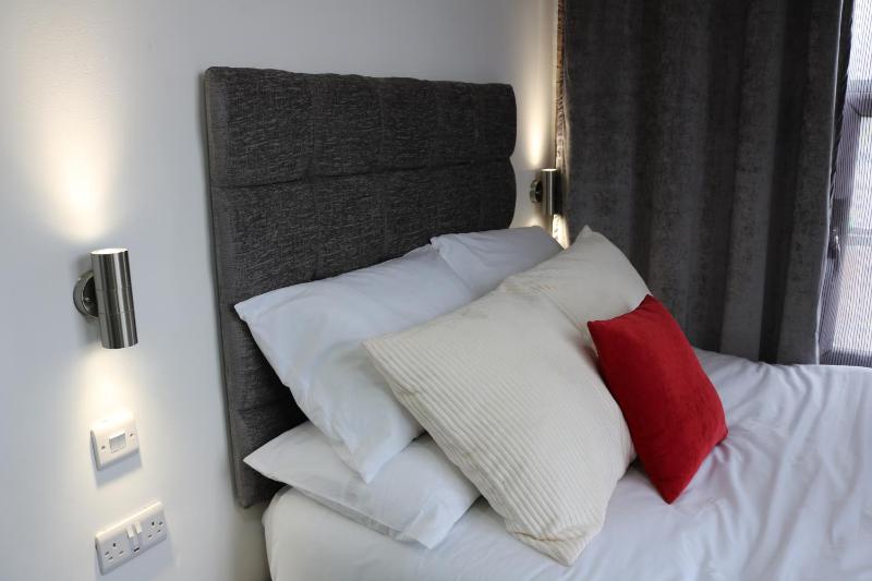 Budget Double Room image 4