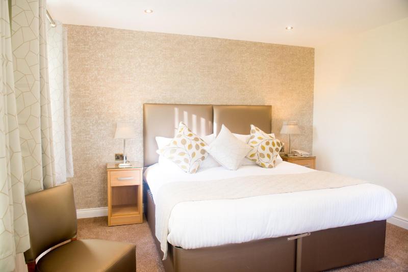 Superior Double or Twin Room image 4