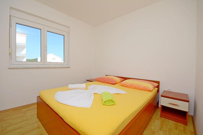 One-Bedroom Apartment with Sea View image 3