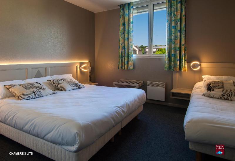 Triple Room with Private Bathroom image 1