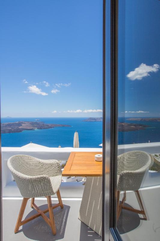 Deluxe  Suite with Caldera View image 4