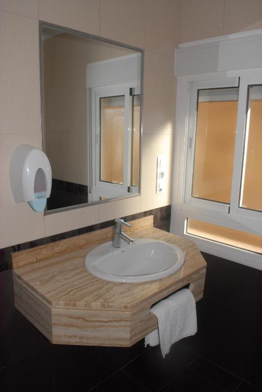 Double or Twin Room image 3