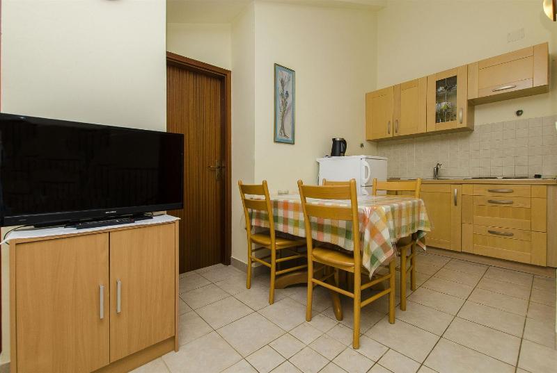 One-Bedroom apartment Standard image 3