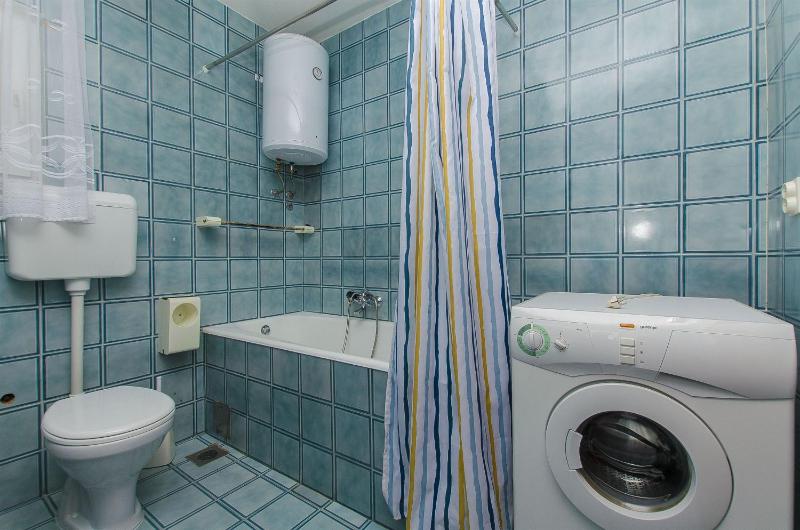 Three-Bedroom Holiday Home  image 2