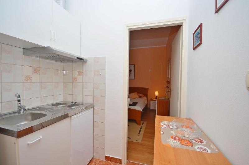 One-Bedroom Apartment image 3