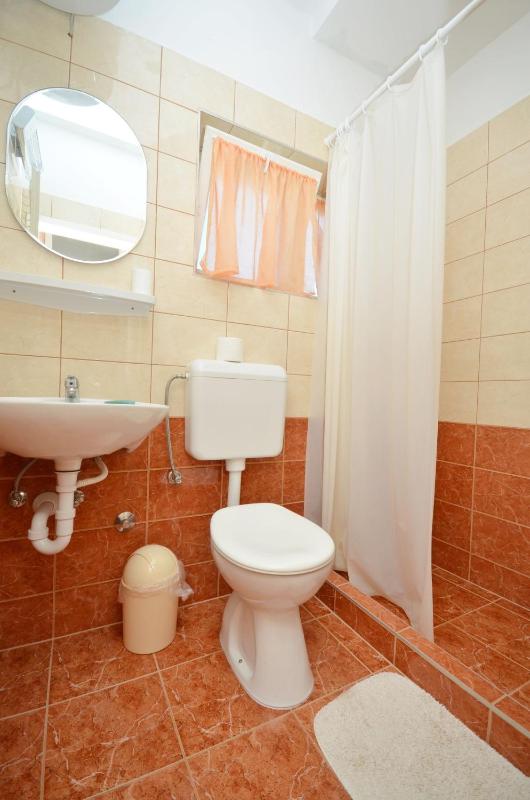 One-Bedroom Apartment image 2