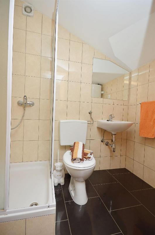 One-Bedroom Apartment image 4