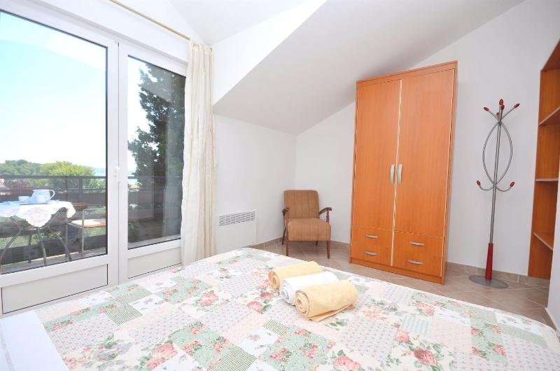One-Bedroom Apartment image 4