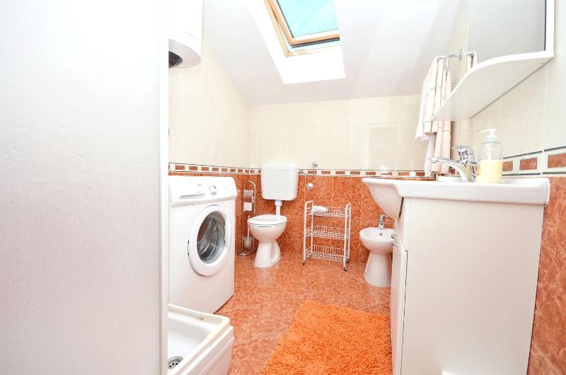 One-Bedroom Apartment image 3