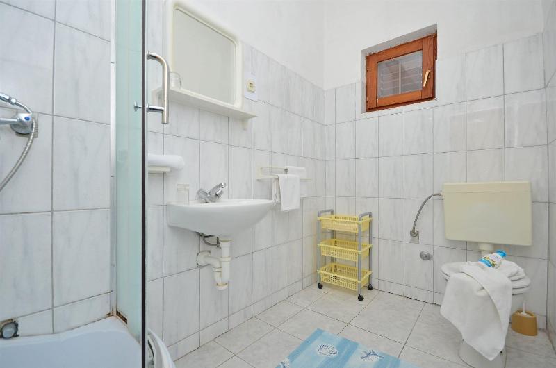 One-Bedroom Apartment image 4