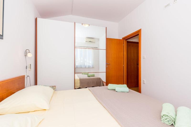 One-Bedroom Apartment image 4