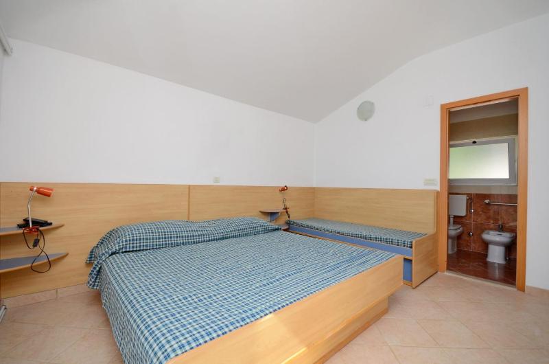 One-Bedroom Apartment image 4