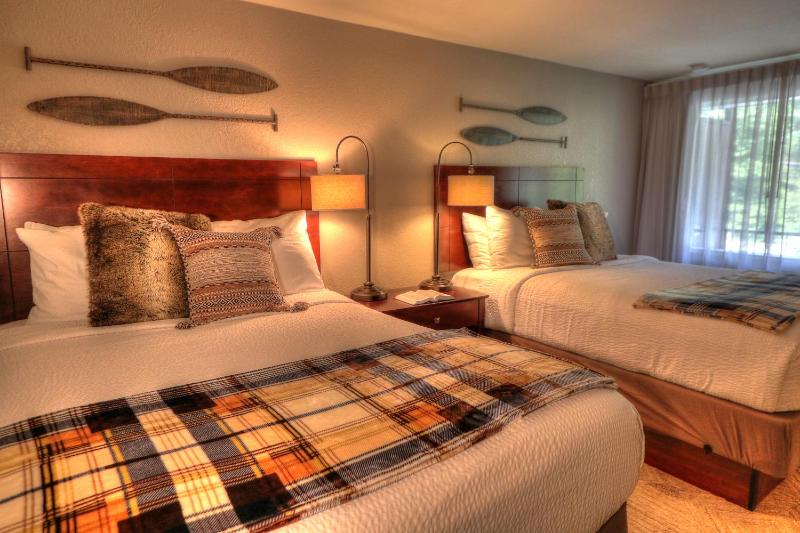 Deluxe Two Queen Beds With Fireplace and Balcony image 4