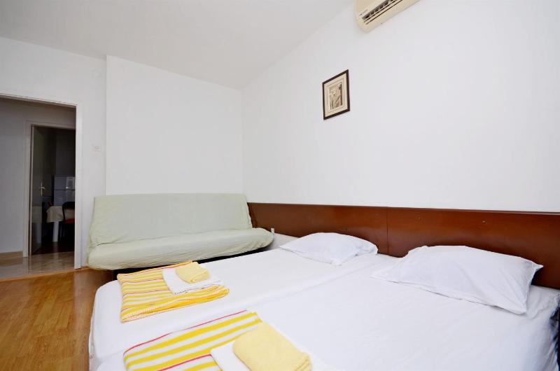 One-Bedroom Apartment with Sea View image 3