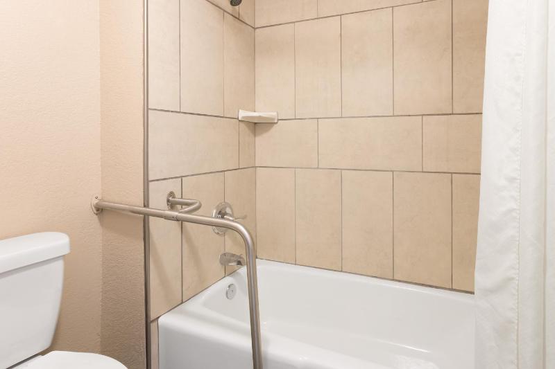 King Room - Mobility Access/Non-Smoking image 2