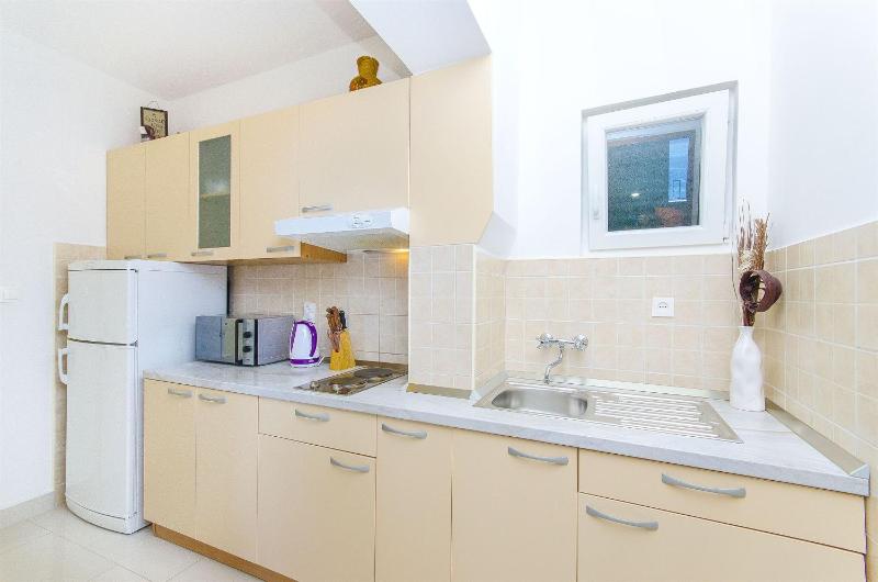 One-Bedroom Apartment with Sea View image 3