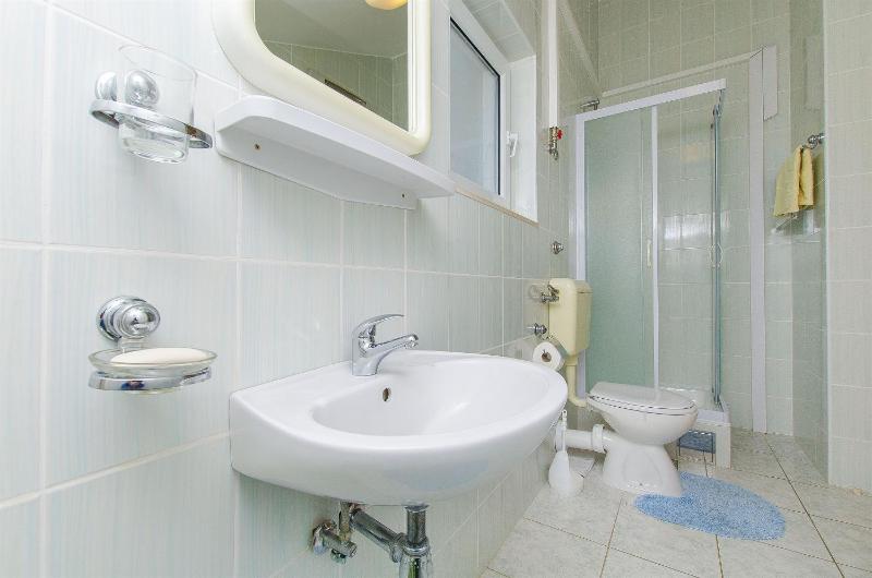 One-Bedroom Apartment image 2