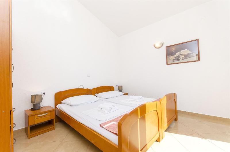 One-Bedroom Apartment image 2