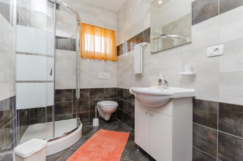 One-Bedroom Apartment image 3