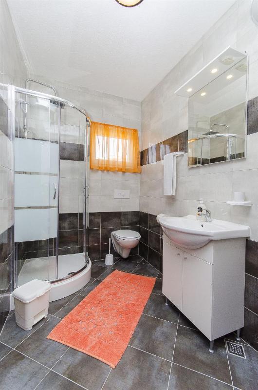 One-Bedroom Apartment image 2