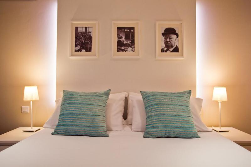 Apartment in the Centre - image 10