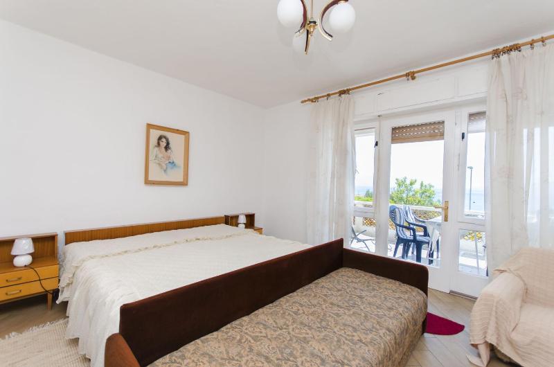One-Bedroom Apartment image 3