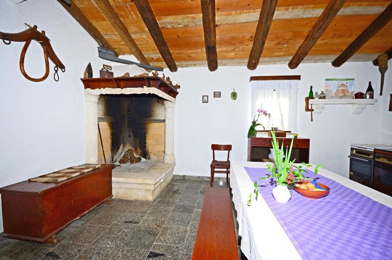 One-Bedroom Apartment image 4