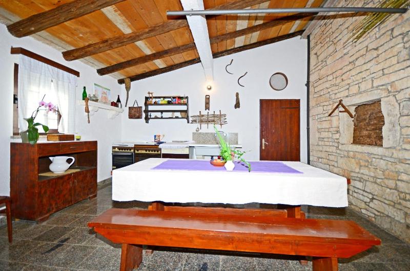 One-Bedroom Apartment image 3