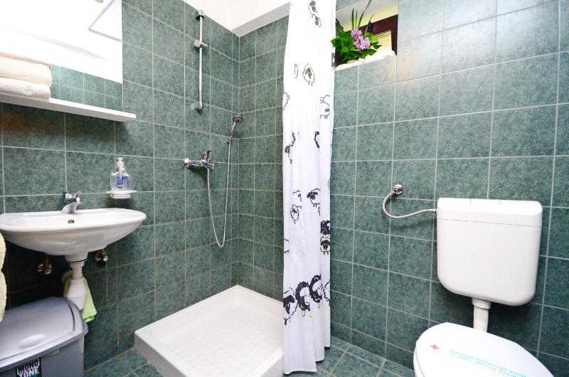 One-Bedroom Apartment image 2