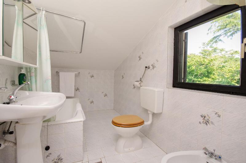 One-Bedroom Apartment image 3