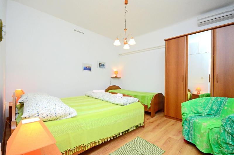 One-Bedroom Apartment image 4