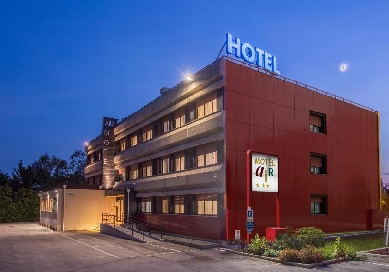 Hotel Airmotel - image 30
