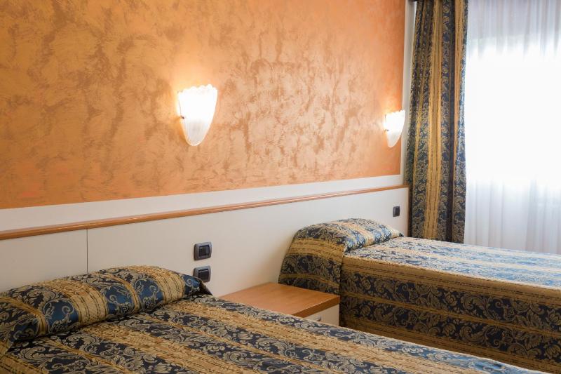 Single Room image 3