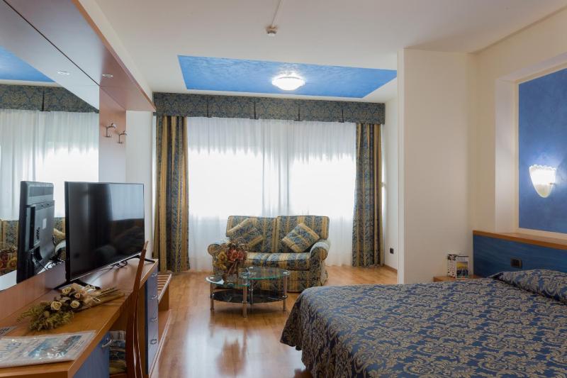 Single Room image 4