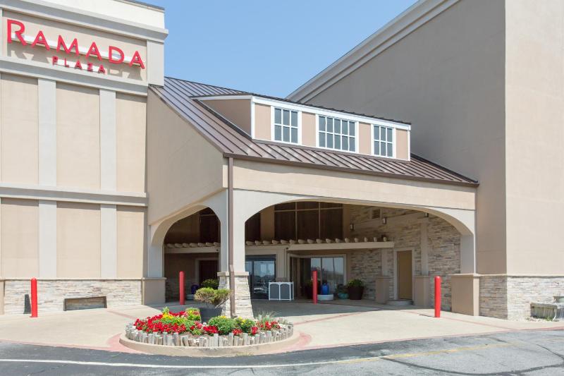 Ramada Plaza by Wyndham Nags Head Oceanfront - image 9