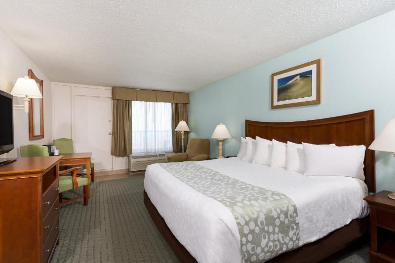 Ramada Plaza by Wyndham Nags Head Oceanfront - image 12