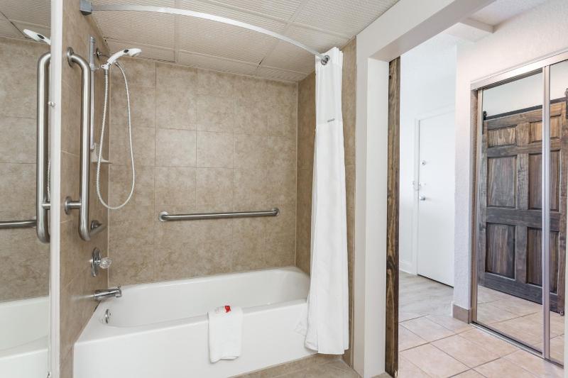 Ramada Plaza by Wyndham Nags Head Oceanfront - image 6