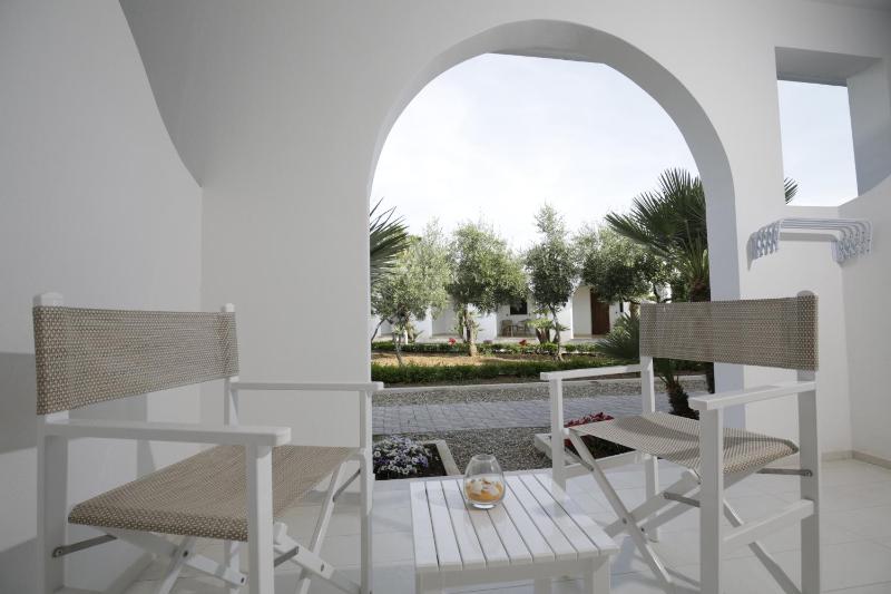 Superior Double Room with Patio image 4