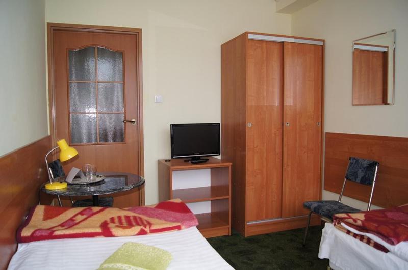 Twin Room image 2
