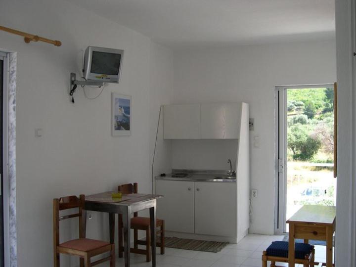 Studio (4 Adults) image 4
