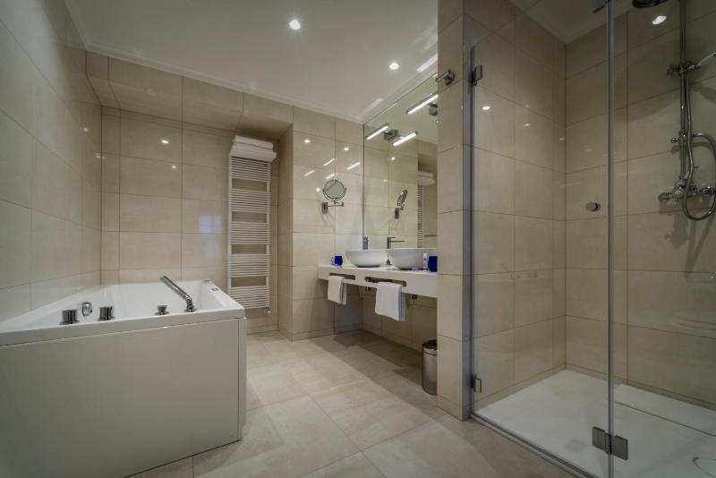 Suite with City View image 2