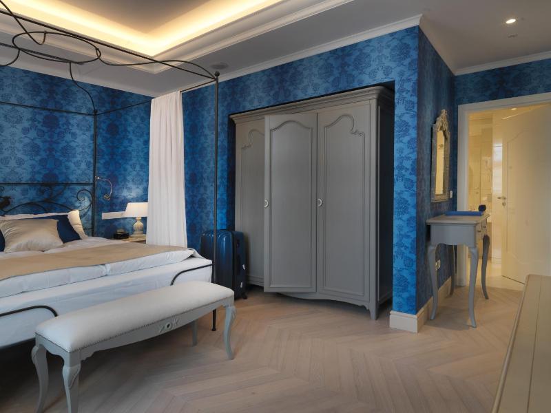 Deluxe Double Room image 3