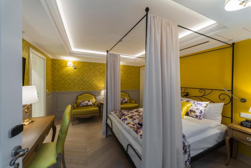 Superior Double Room image 3