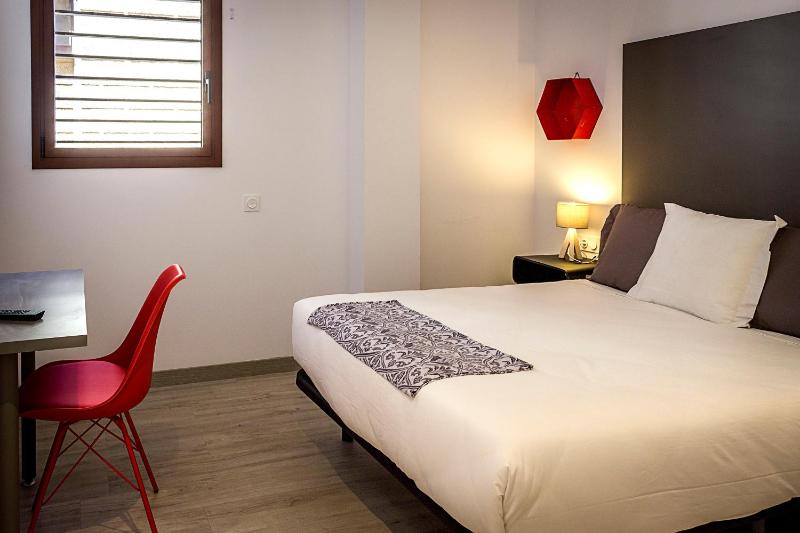 One-Bedroom Apartment image 2