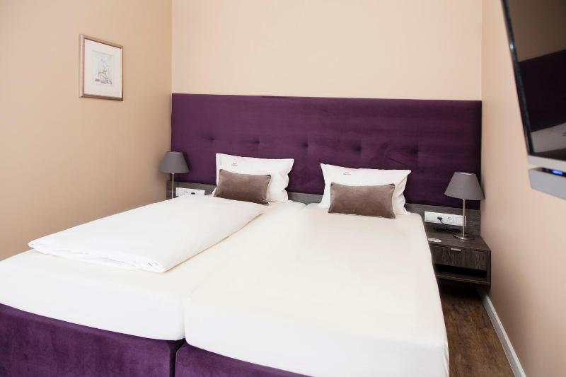 Double Room image 1