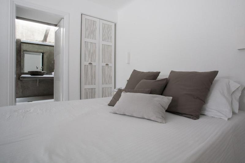 Deluxe Room (Mykonian)  image 2