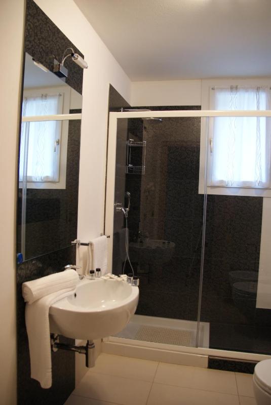 Two-Bedroom Apartment (6 Adults) image 2